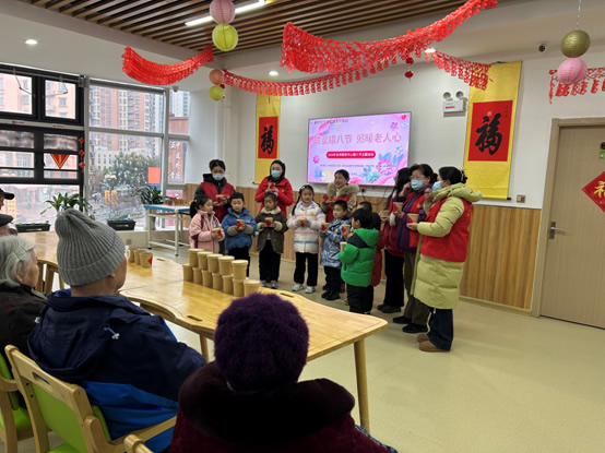 滁州養(yǎng)老院-臘八節(jié)活動“甜蜜臘八節(jié)、粥暖老人心”
